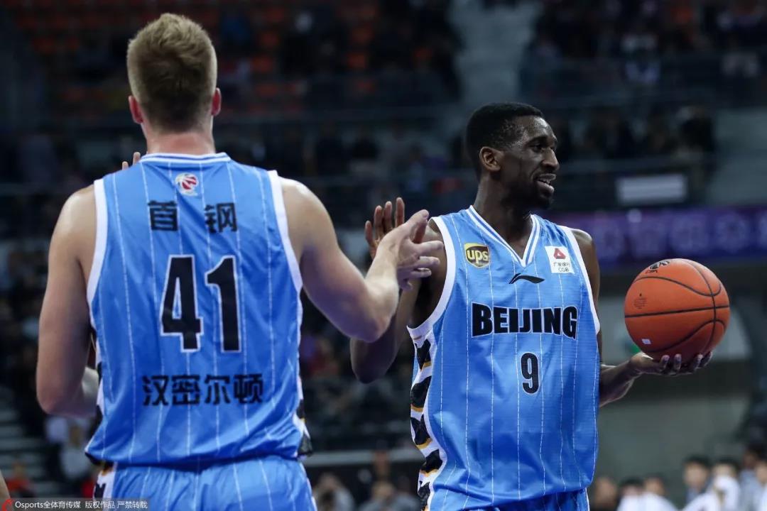 里昂内部会议纪要流出——赛前外线爆发北京首钢临场应变备战中超，国际比赛日费城76人调整名单以备葡超看傻球迷的简单介绍