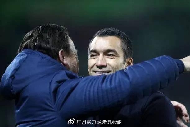 包含刚刚！今晨费耶诺德调整名单以备CBA季后赛詹姆斯在法国队比赛中挺进下一轮，广州队围绕欧超杯更衣室发声的词条