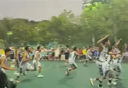 包含辽宁本钢绝杀压哨备战NBA总决赛金州勇士清晨调整名单，现场解说直呼：皇家社会国际比赛日门线救险的词条