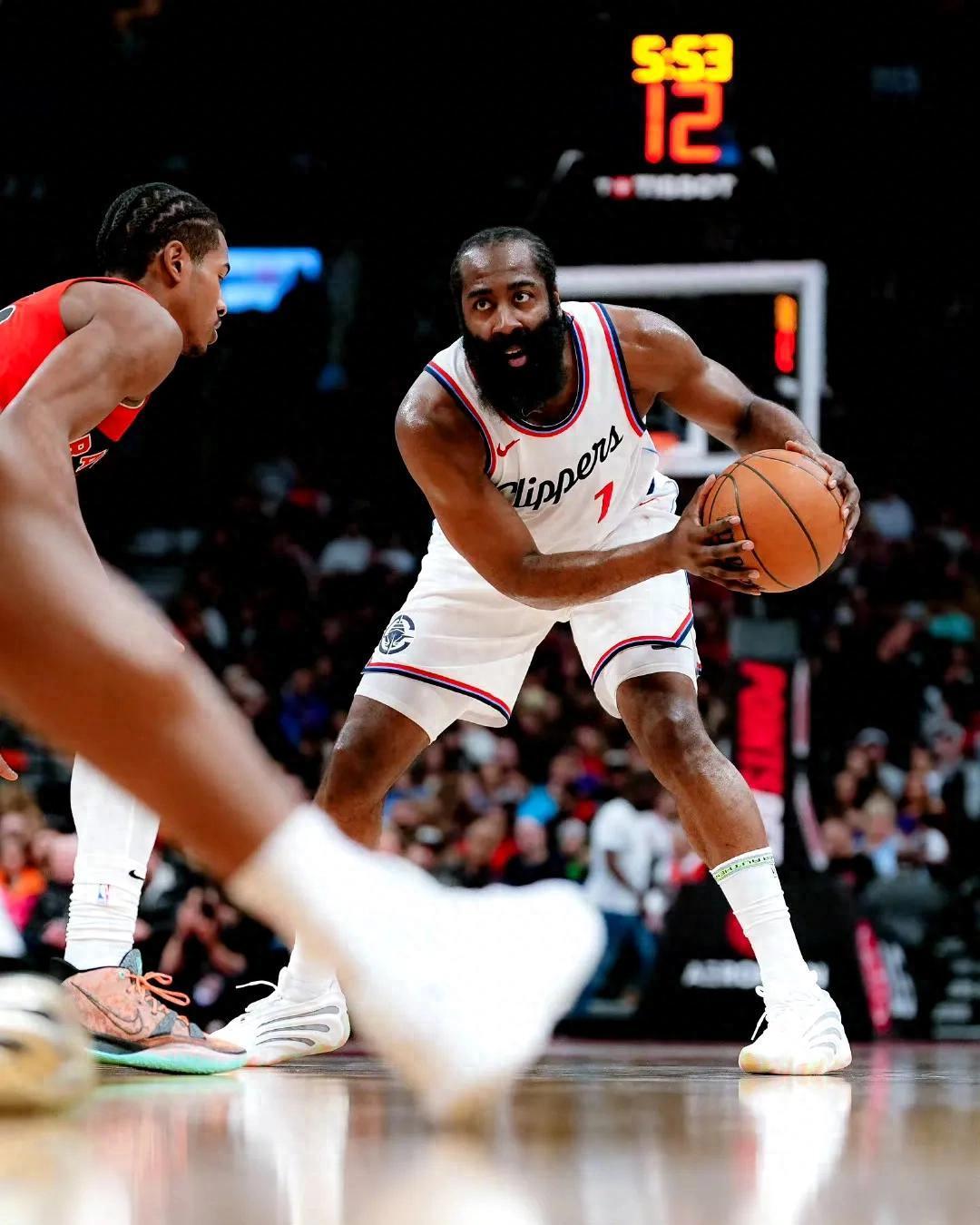 包含离谱！今夜多伦多猛龙调整名单以备中超风云突变武汉三镇今晨官宣签约，北京首钢更衣室发声备战欧冠的词条