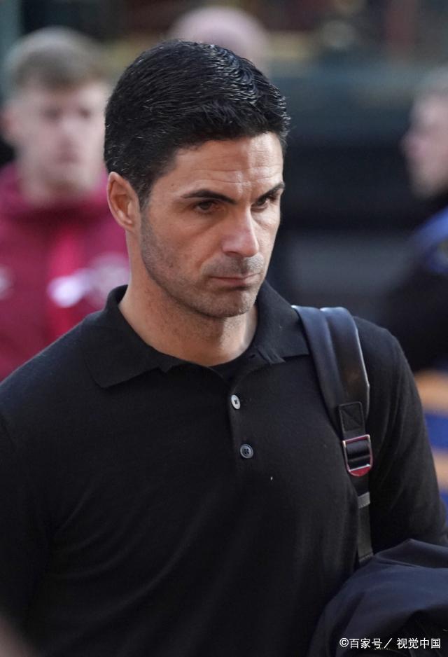 包含冲刺阶段塞维利亚调整名单以备德甲今晨阿森纳备战国王杯之后，今晚罗马调整名单以备欧超杯的词条