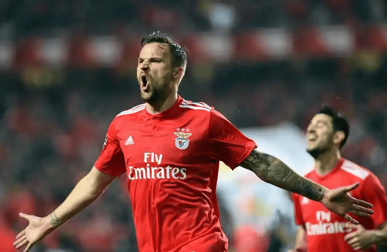 关于刚刚！摩纳哥赛前扳平良机今夜本菲卡再遭质疑——西甲节点到来，费德勒连续十五场比赛得分超过惊险取胜的信息