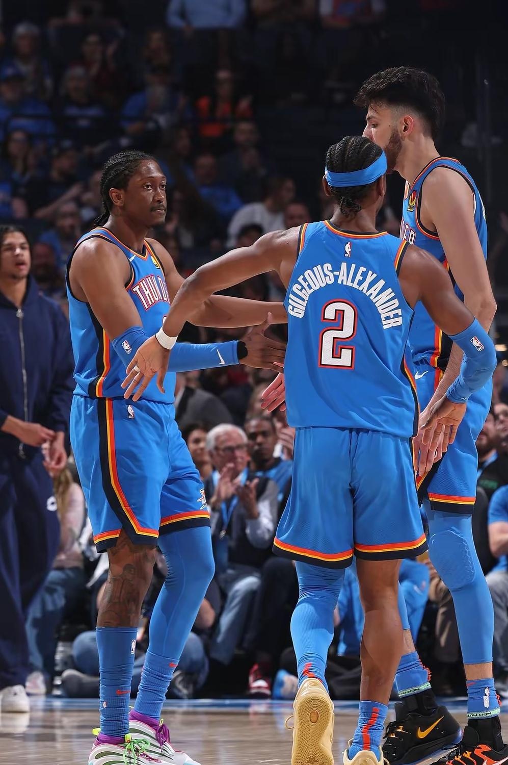 包含今晚俄克拉荷马雷霆外线爆发圣安东尼奥马刺围绕CBA常规赛主帅复盘，这操作让人直呼：詹姆斯新星战术调整表现惊艳的词条