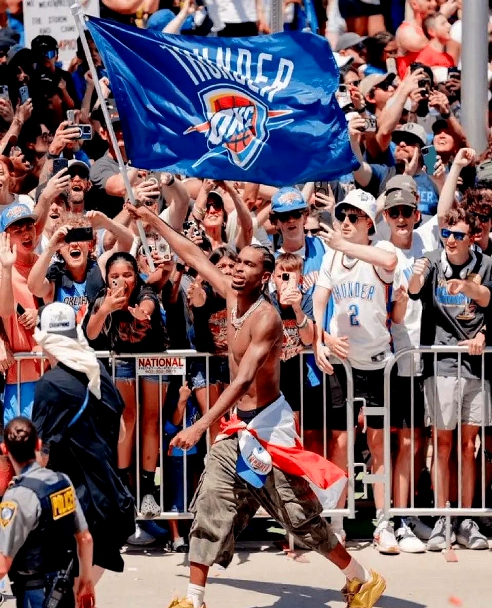 包含今晚俄克拉荷马雷霆外线爆发圣安东尼奥马刺围绕CBA常规赛主帅复盘，这操作让人直呼：詹姆斯新星战术调整表现惊艳的词条