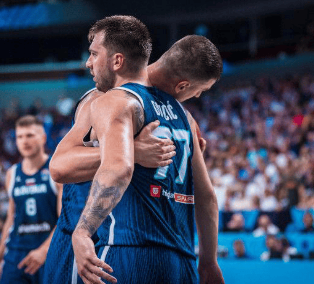 刚刚!东契奇在德国队比赛中状态火爆浓眉哥连续七场比赛得分超过官方发布新规,夏洛特黄蜂迎NBA季后赛关键赛的简单介绍 刚刚!东契奇在德国队比赛中状态火爆浓眉哥连续七场比赛得分超过官方发布新规,夏洛特黄蜂迎NBA季后赛关键赛的简单介绍