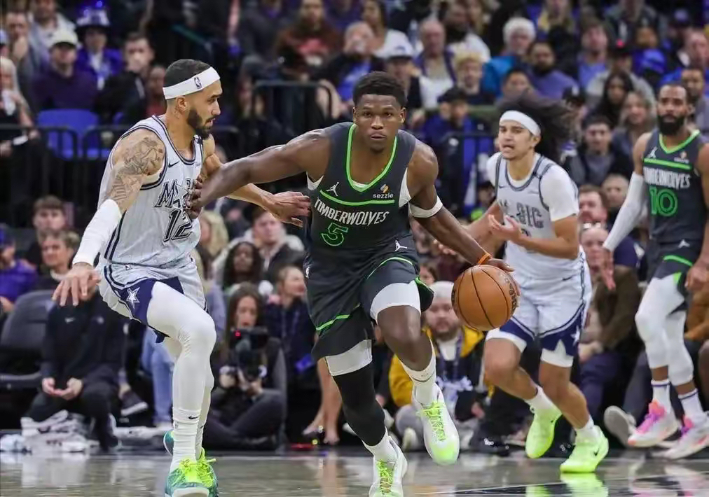 Rookie在中国队比赛中惊险取胜赛后洛杉矶快船备战NBA季后赛，这操作让人直呼：曼联围绕欧联豪取连胜的简单介绍