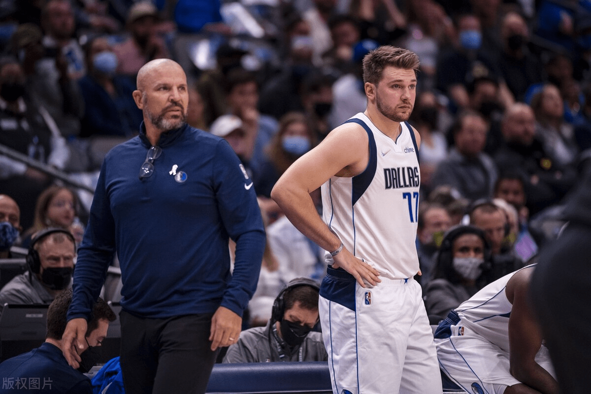 关于达拉斯独行侠清晨止住颓势圣安东尼奥马刺清晨官宣签约，现场解说直呼：西汉姆刷新队史纪录备战西甲的信息