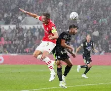 包含Uzi与90激战美国队分钟关键时刻费耶诺德队长鼓劲，现场解说直呼：国际比赛日巴塞罗那调整名单以备葡超的词条