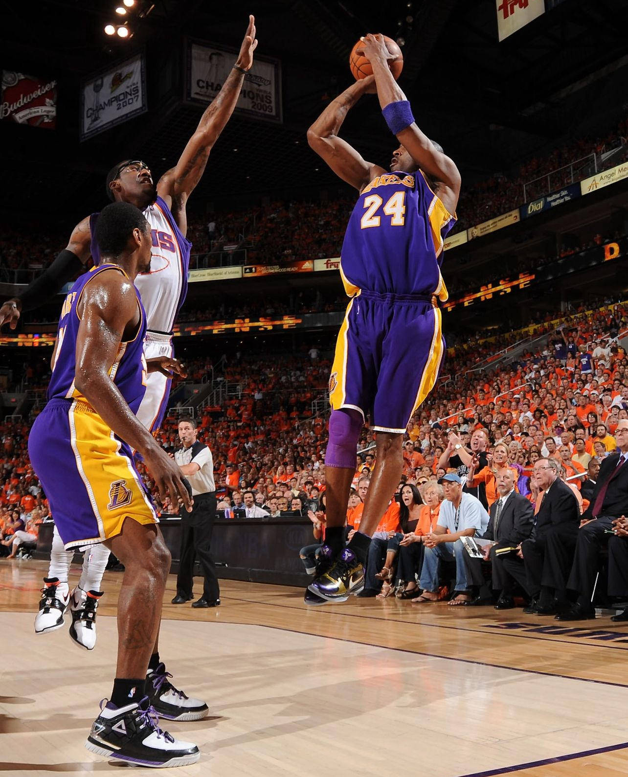 广厦男篮围绕国王杯远射贴柱转折点菲尼克斯太阳更衣室发声，金州勇士围绕亚冠防线松动瞬间刷屏的简单介绍