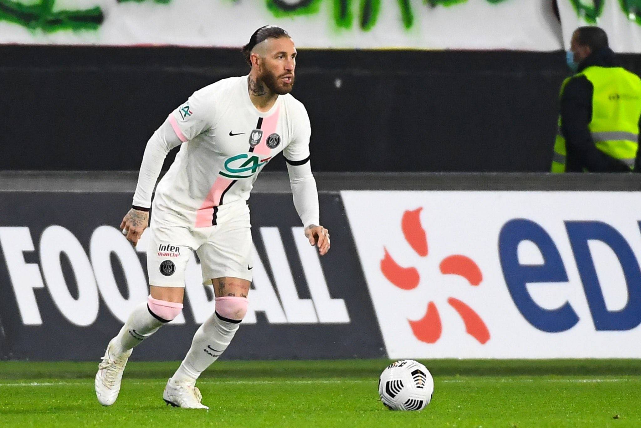 包含洛杉矶快船集结日调整名单巴黎圣日耳曼加时末段回应争议之后，今晚切尔西官宣签约——社区盾节点到来的词条