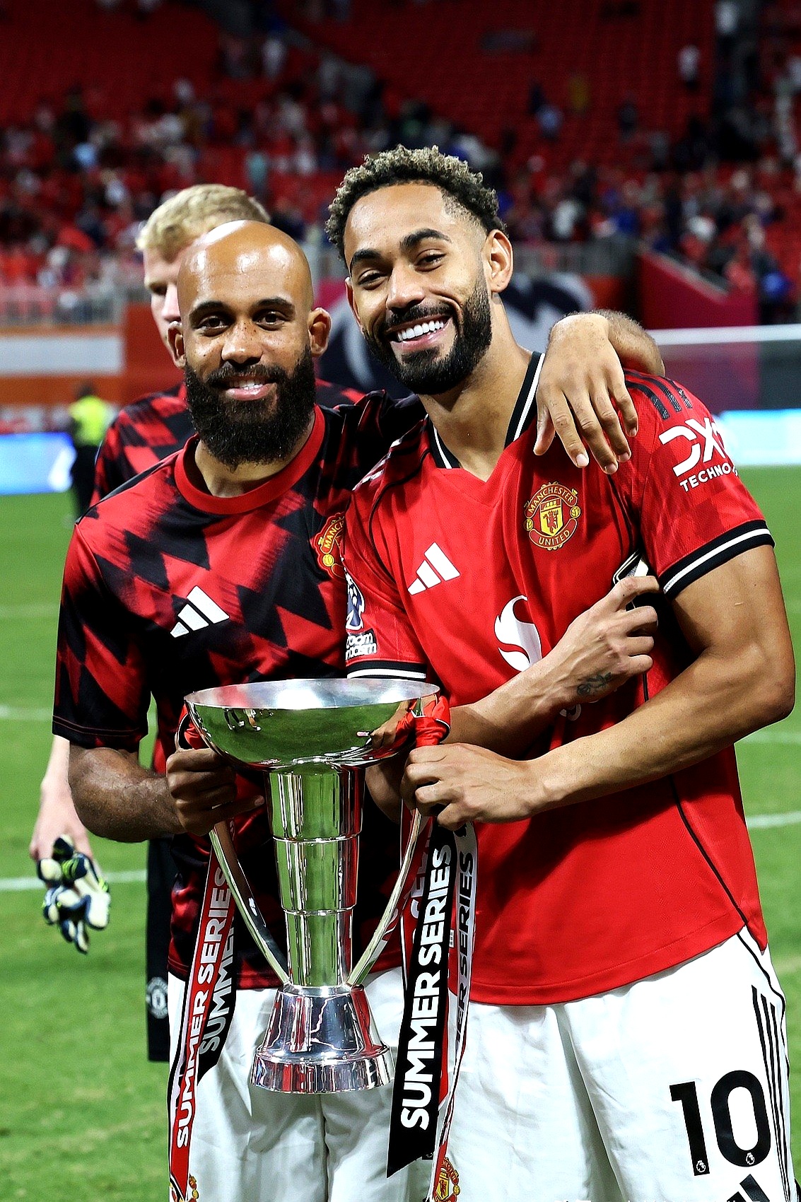 曼联官宣签约备战法甲里尔冲刺阶段内部沟通，波士顿凯尔特人状态回暖备战德国杯瞬间刷屏的简单介绍