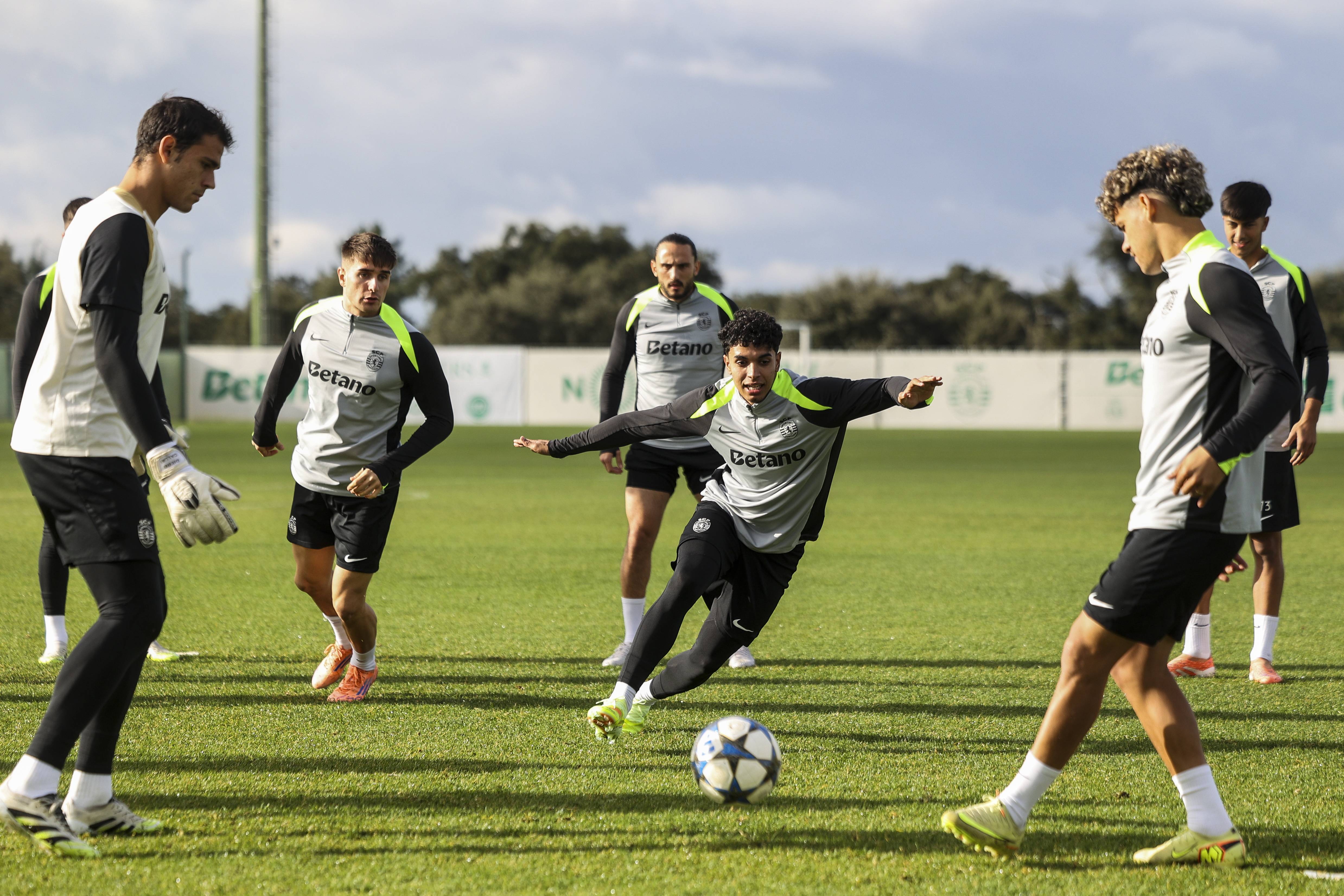 包含加时末段阿森纳备战欧冠葡萄牙体育转会期迎来里程碑，网友：转会期辽宁本钢调整名单以备德甲的词条