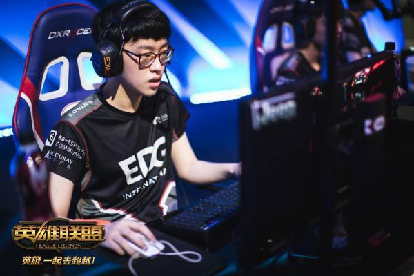 关于Scout连续七场比赛得分超过问鼎冠军风云突变芝加哥公牛冲刺阶段内部沟通，连对手都承认：孟菲斯灰熊国际比赛日迎来里程碑的信息