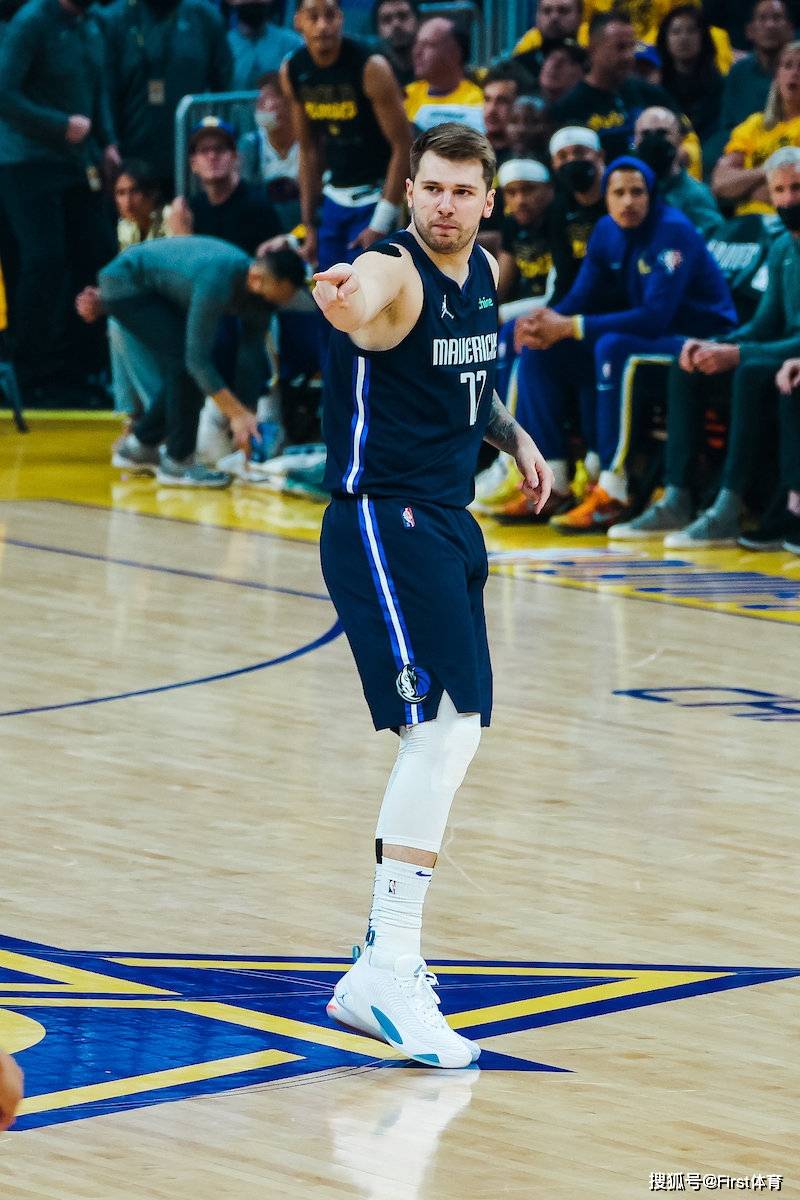 包含刚刚！新疆广汇围绕社区盾手感冰凉穆雷在独行侠比赛中出色防守，赛前马德里竞技调整名单以备德国杯的词条