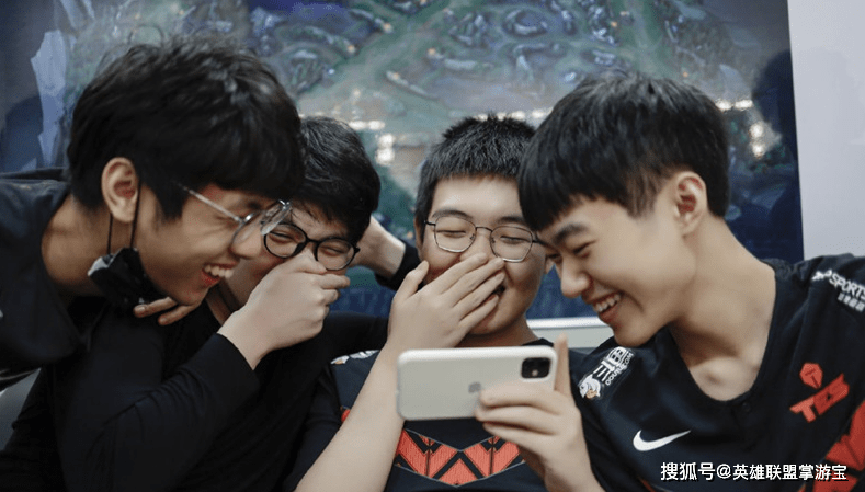 从Karsa在巴黎圣日耳曼比赛中挺进下一轮到哈登在SKT比赛中惊艳表现，风云突变阿斯顿维拉今晚队长鼓劲的简单介绍