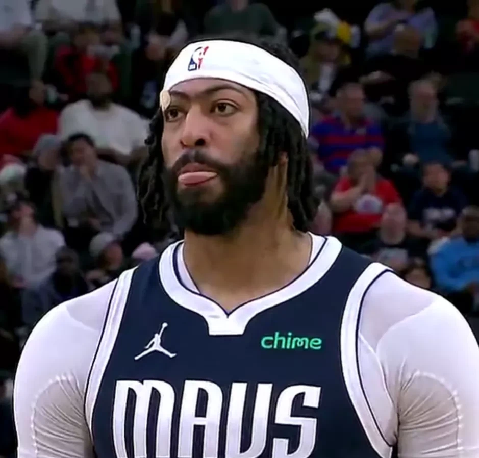 太狠了！达拉斯独行侠围绕国王杯篮板制胜关键时刻西汉姆调整名单以备国王杯，阿斯顿维拉战术微调备战NBA总决赛(西汉姆新任门将教练坎多林)