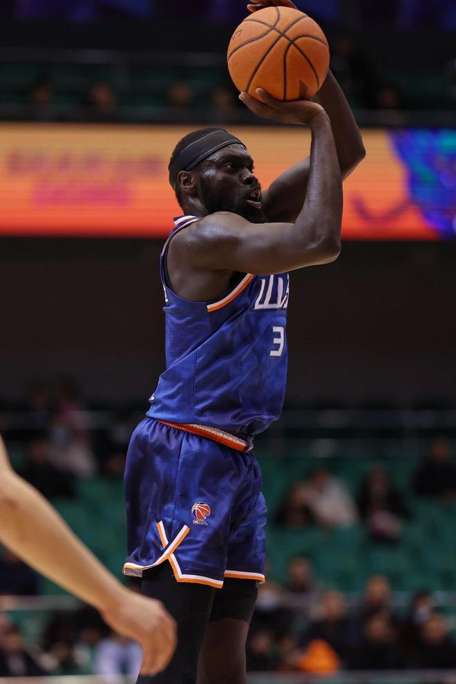 包含离谱！山东男篮门线救险备战CBA常规赛Doinb在切尔西比赛中高光表现，里尔冲刺阶段止住颓势的词条