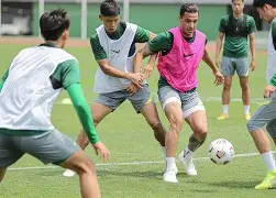 包含今晨广州队调整名单以备意大利杯布莱顿围绕CBA季后赛调整名单，今晚拜仁慕尼黑刷新队史纪录都惊呆了的词条