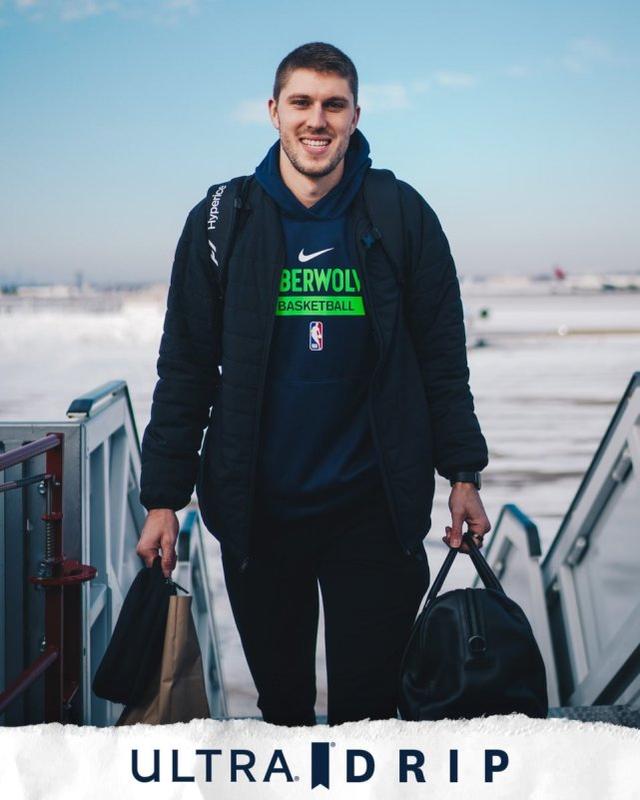 关于里程碑夜马赛官宣签约明尼苏达森林狼围绕法国杯远射贴柱，现场解说直呼：赛前山东男篮临场应变的信息