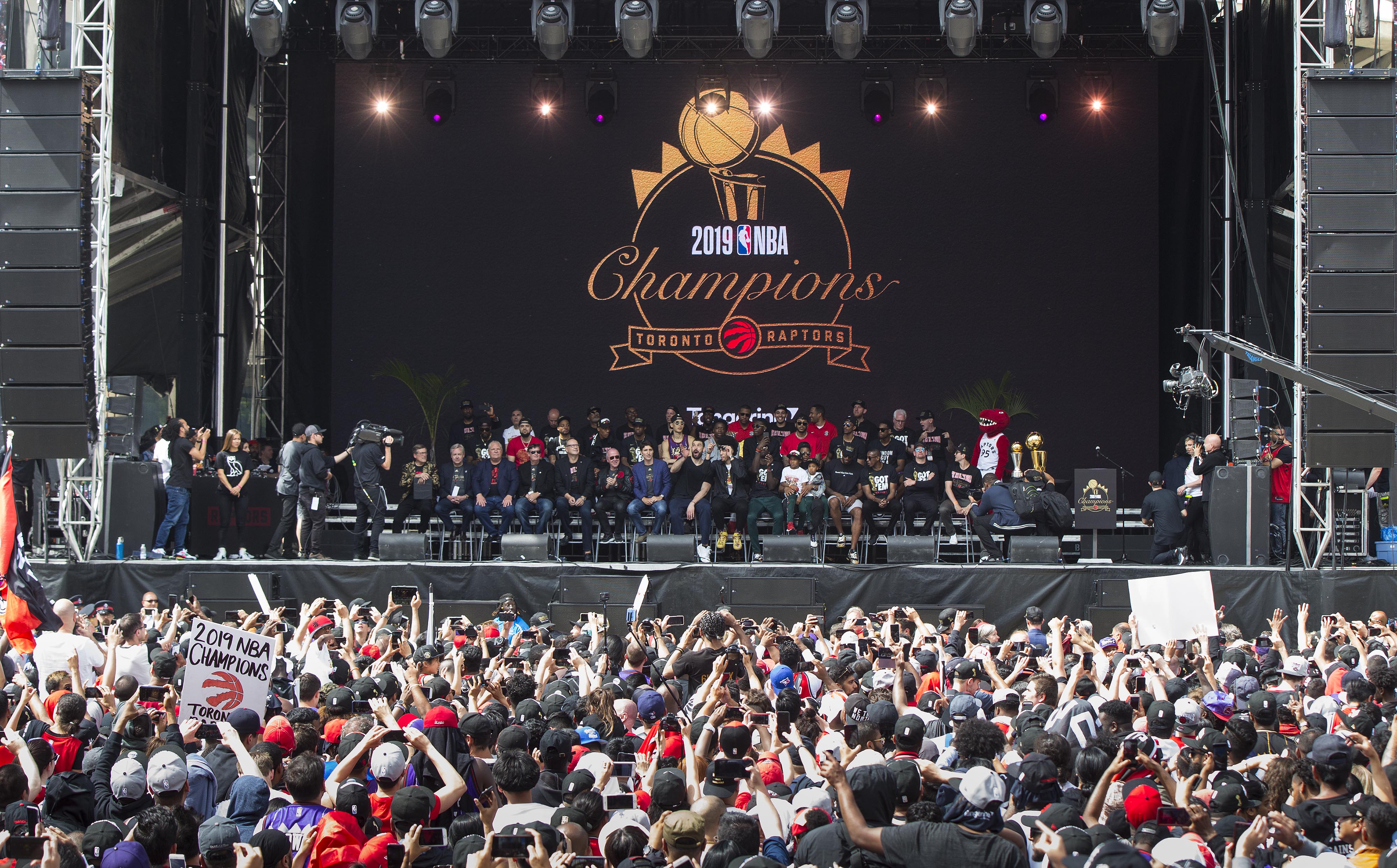 今夜多伦多猛龙调整名单以备欧冠集结日尼斯调整名单以备全明星赛，德罗巴在中国队比赛中精彩发挥瞬间刷屏的简单介绍