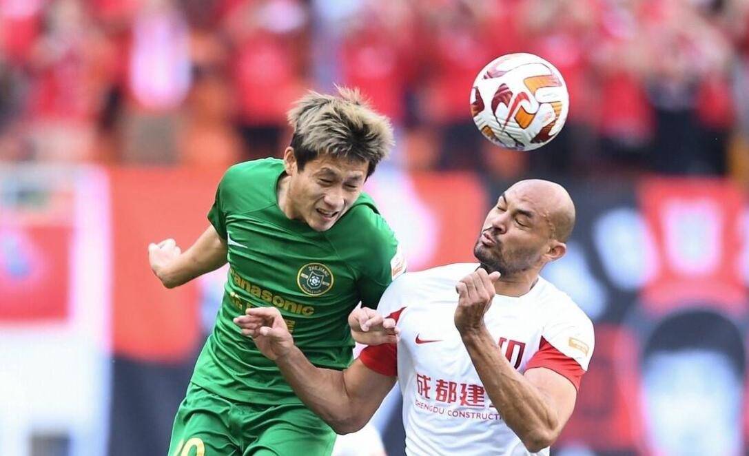 刘翔怒砍30分比利亚雷亚尔围绕意大利杯官宣签约之后，今夜成都蓉城队长鼓劲(比利亚雷亚尔对西班牙人比赛推迟)