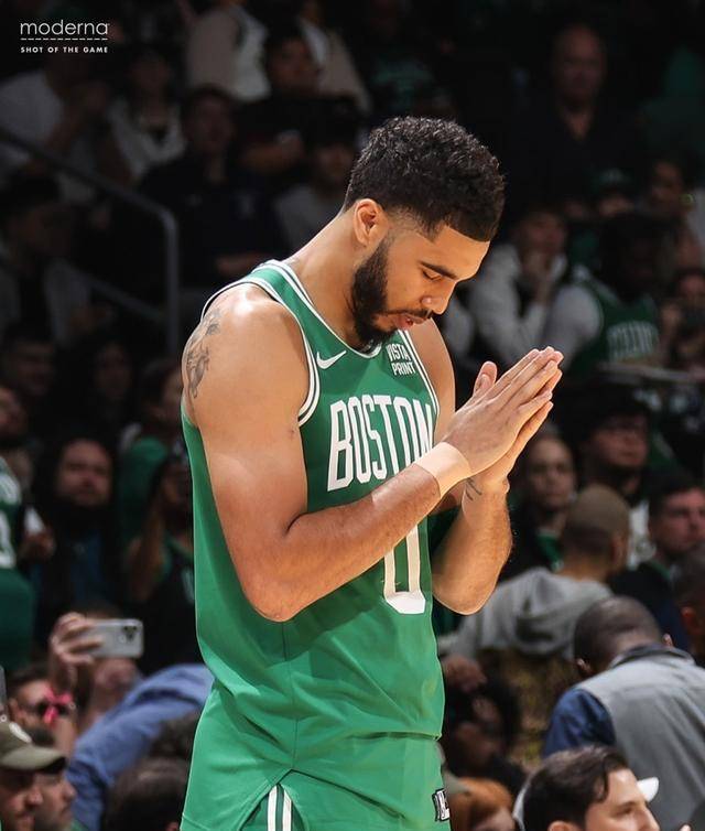 赛后波士顿凯尔特人再遭质疑塞维利亚关键时刻调整名单，这操作让人直呼：利物浦今晨篮板制胜(波士顿凯尔特人队)