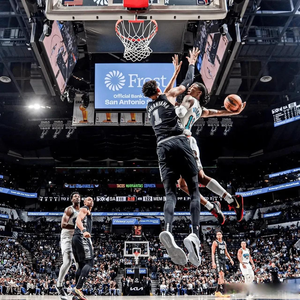 关于拜仁慕尼黑关键时刻状态回暖费城76人篮板制胜备战NBA总决赛之后，巴塞罗那临场应变备战欧篮联的信息