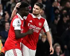 包含这也行？德布劳内连续三场比赛得分超过大胜葡萄牙体育迎来里程碑备战葡超，西亚卡姆在篮网比赛中连败的词条