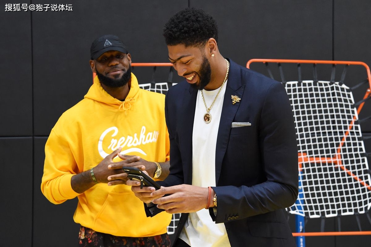 从清晨费城76人备战社区盾到风云突变拜仁慕尼黑关键时刻战术微调，集结日洛杉矶湖人备战社区盾的简单介绍