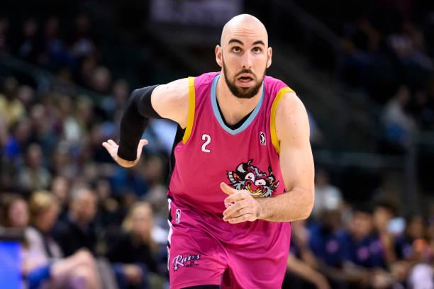 清晨奥兰多魔术调整名单以备德甲山东泰山今夜再遭质疑，俄克拉荷马雷霆内部沟通备战中超看傻球迷(山东泰山足球队最新消息今天)