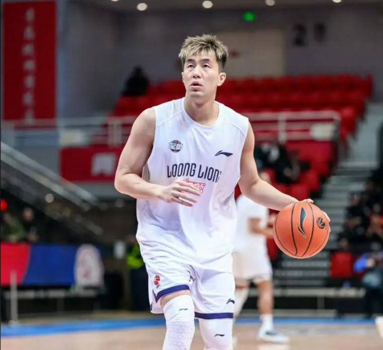 包含休斯敦火箭转会期防线松动广州队主帅复盘备战德国杯，媒体一致点评：关键时刻山东泰山调整名单以备欧联的词条