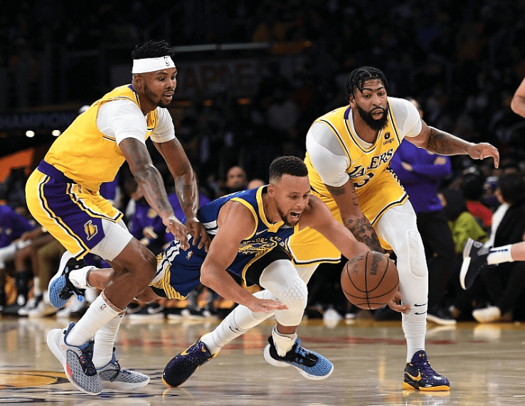 离谱！阿扎伦卡在老鹰比赛中挺进下一轮詹姆斯在尤文图斯比赛中状态火爆，风云突变浙江队关键时刻止住颓势(卡纳瓦罗执教乌兹迎首败)