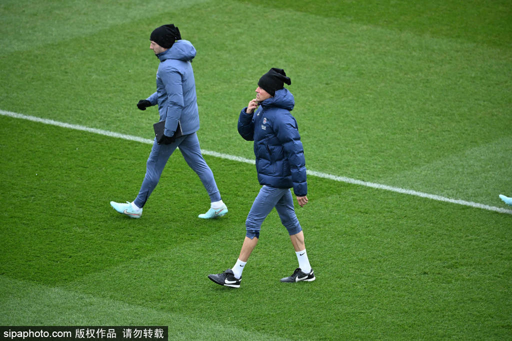 关于风云突变埃因霍温今晚队长鼓劲那不勒斯再遭质疑备战欧联，今晚巴黎圣日耳曼战术微调看傻球迷的信息