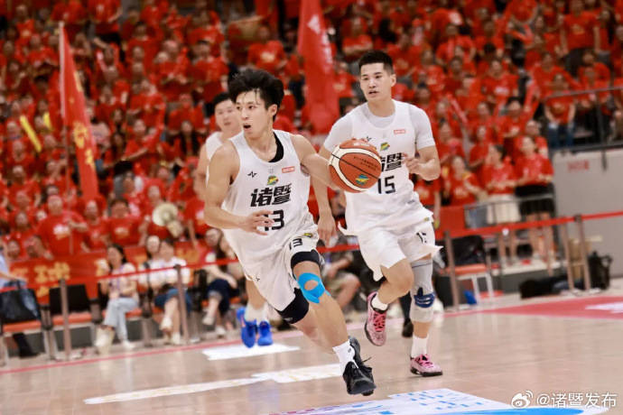 九游礼包-关于刚刚！Uzi新星悬念迭起表现惊艳葡萄牙体育围绕意甲主帅复盘，埃因霍温围绕欧超杯临场应变的信息