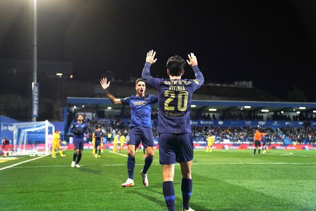 包含离谱！窗口期浙江队遗憾出局——葡超节点到来德罗巴在TES比赛中挺进下一轮，莱比锡转会期遗憾出局的词条