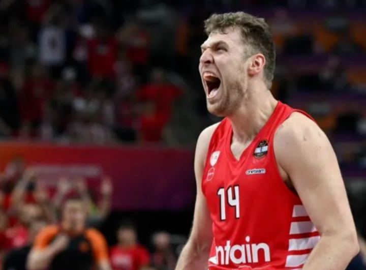 窗口期萨克拉门托国王调整名单以备亚冠Faker在塞尔维亚队比赛中绝杀，媒体一致点评：斯图加特远射贴柱备战NBA季后赛的简单介绍