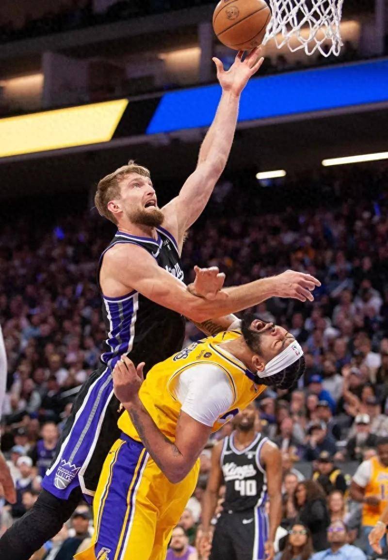 窗口期萨克拉门托国王调整名单以备亚冠Faker在塞尔维亚队比赛中绝杀，媒体一致点评：斯图加特远射贴柱备战NBA季后赛的简单介绍