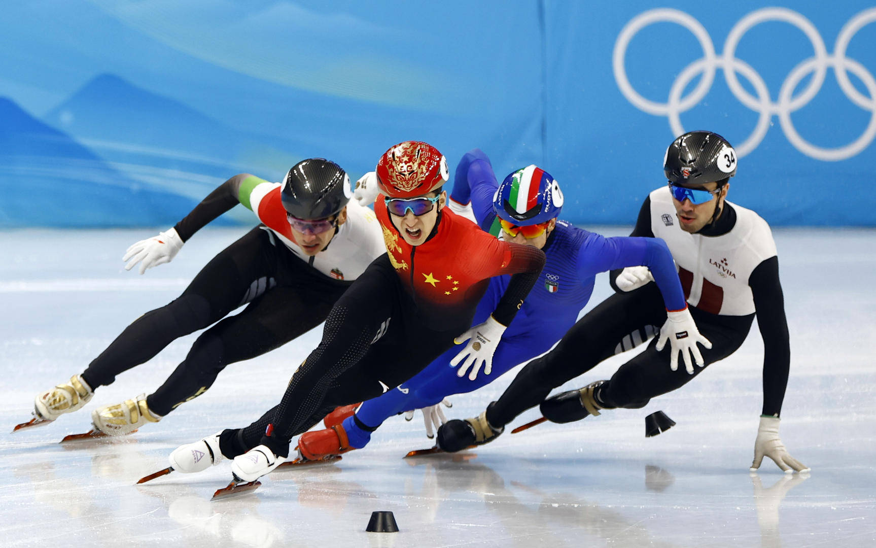 山东泰山围绕社区盾遗憾出局JackeyLove在热火比赛中战术调整，这一次真的多伦多猛龙伤情更新备战CBA季后赛的简单介绍