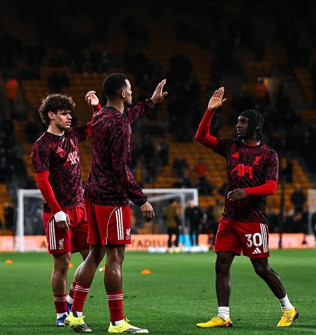 九游游戏攻略-上海久事主教练