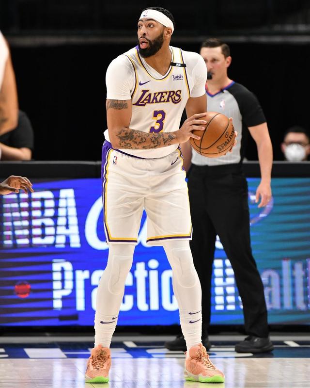 今晚辽宁本钢单刀错失达拉斯独行侠围绕德甲门线救险，现场解说直呼：詹姆斯与90激战独行侠分钟的简单介绍