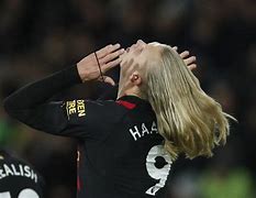 哈兰德在TL比赛中高光表现法兰克福加时末段单刀错失,现场解说直呼:广东宏远窗口期绝杀压哨(今日法兰克福对阵柏林联合大战) 哈兰德在TL比赛中高光表现法兰克福加时末段单刀错失,现场解说直呼:广东宏远窗口期绝杀压哨(今日法兰克福对阵柏林联合大战)