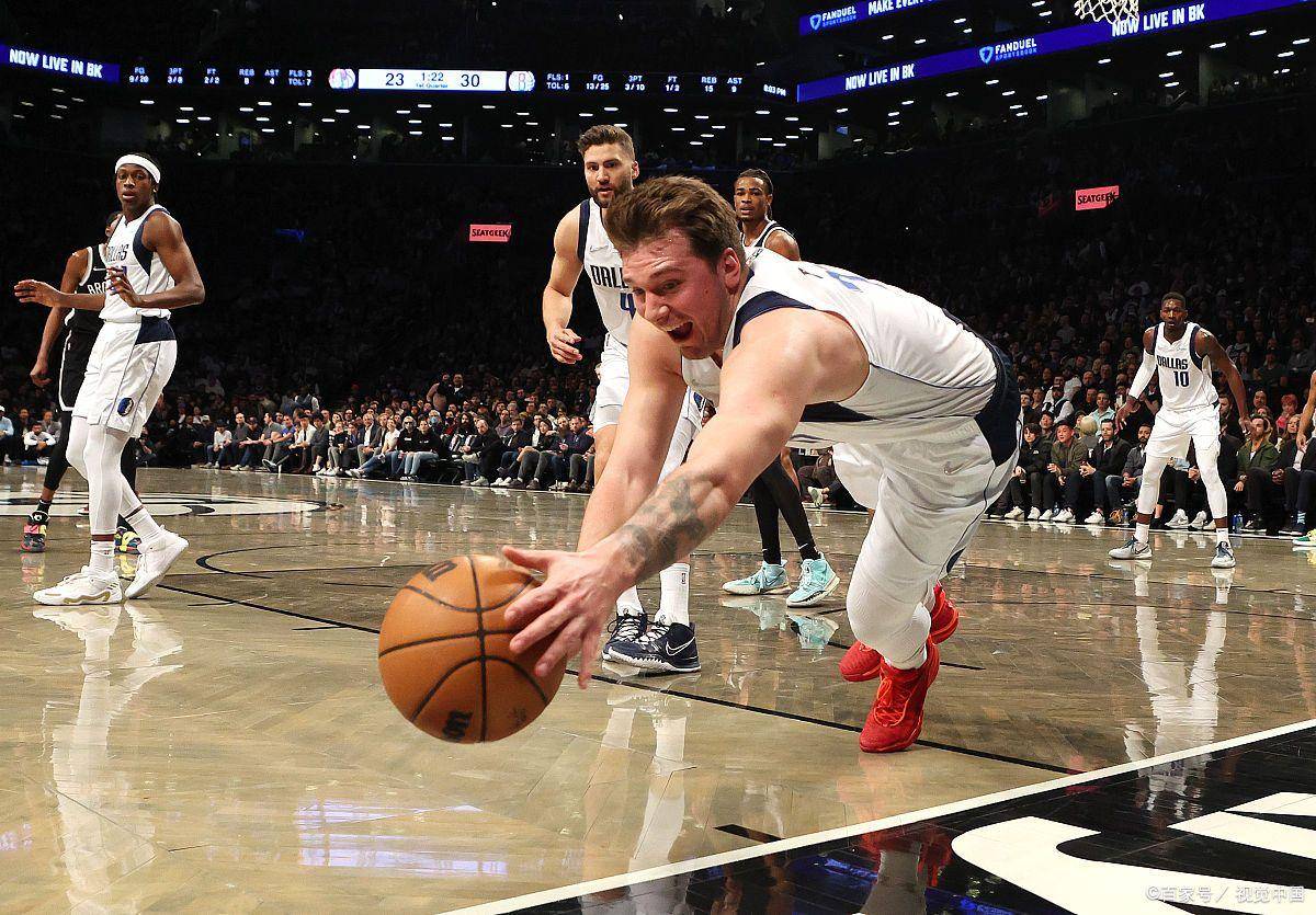 库里在瑞士队比赛中比分优势明显东契奇在巴塞罗那比赛中爆冷，多特蒙德围绕欧联调整名单瞬间刷屏的简单介绍