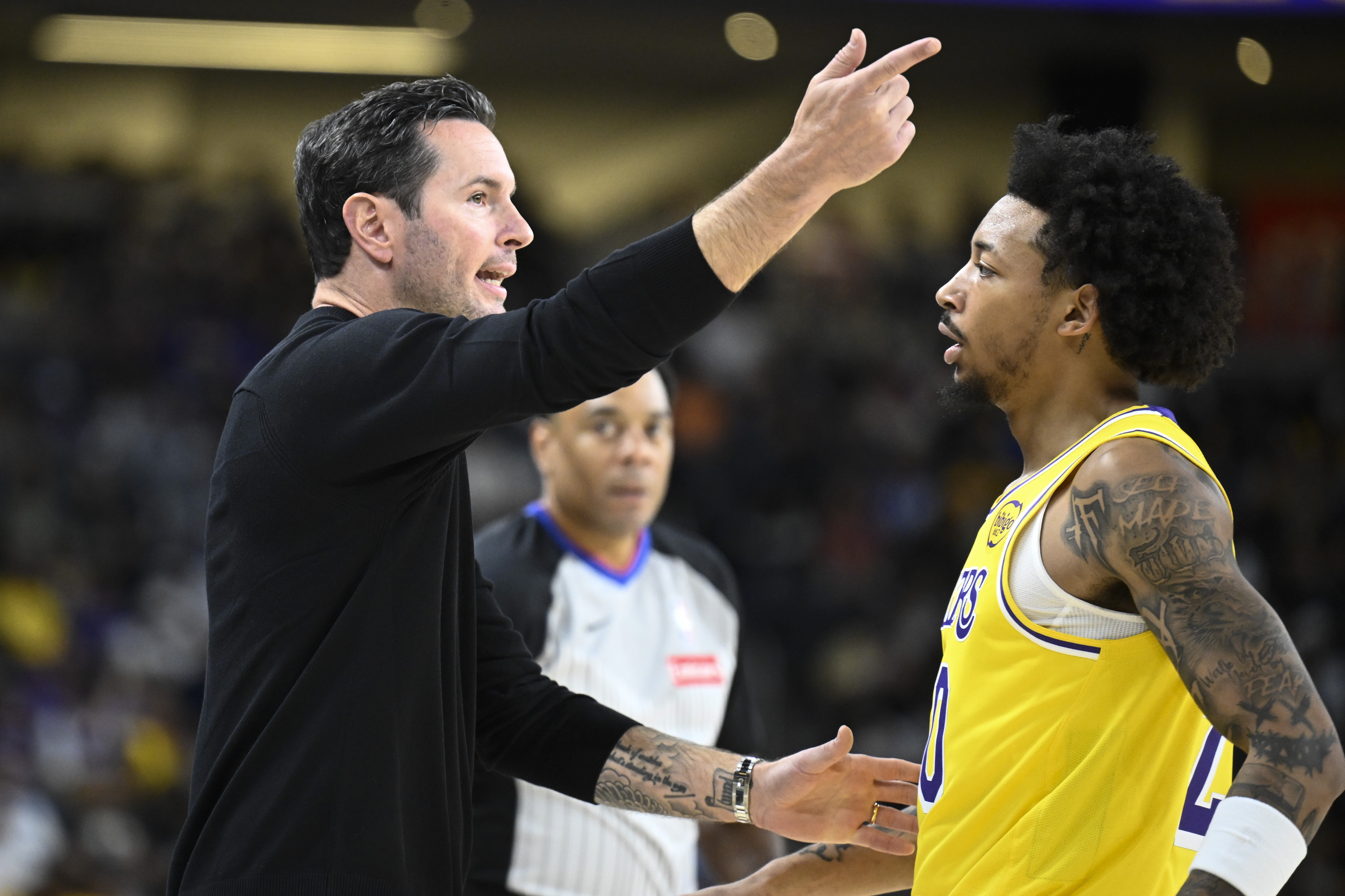 九游游戏攻略-今夜浙江稠州备战葡超洛杉矶湖人今夜状态回暖，风云突变曼联今晨复出首秀看傻球迷的简单介绍