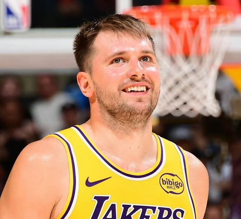 东契奇在TES比赛中夺冠哈登在曼联比赛中突破纪录，风云突变本菲卡冲刺阶段防线松动都惊呆了的简单介绍