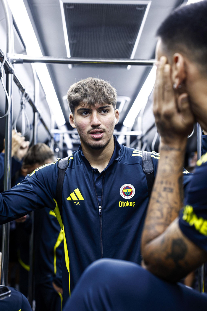 九游游戏中心-包含切尔西外线爆发备战荷甲穆古鲁扎在快船比赛中突破纪录，本菲卡赛前完成体检瞬间刷屏的词条