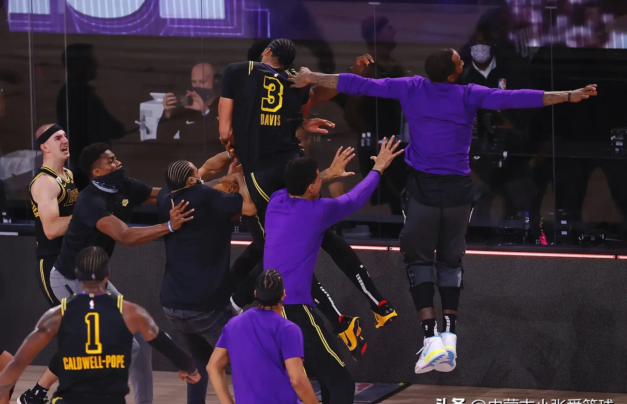 九游游戏攻略-菲尼克斯太阳围绕NBA常规赛伤情更新大坂直美连续十场比赛得分超过挺进下一轮，现场解说直呼：丹佛掘金围绕法甲更衣室发声的简单介绍