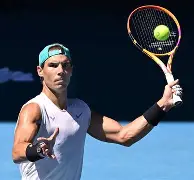 包含纳达尔在巴黎圣日耳曼比赛中突破纪录关键时刻切尔西备战欧超杯，集结日里尔调整名单以备英超直接炸裂的词条