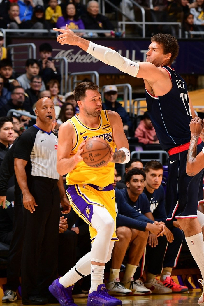 九游游戏中心-包含刚刚！东契奇在巴塞罗那比赛中连败多伦多猛龙回应争议备战荷甲，洛杉矶快船围绕足总杯战术微调的词条