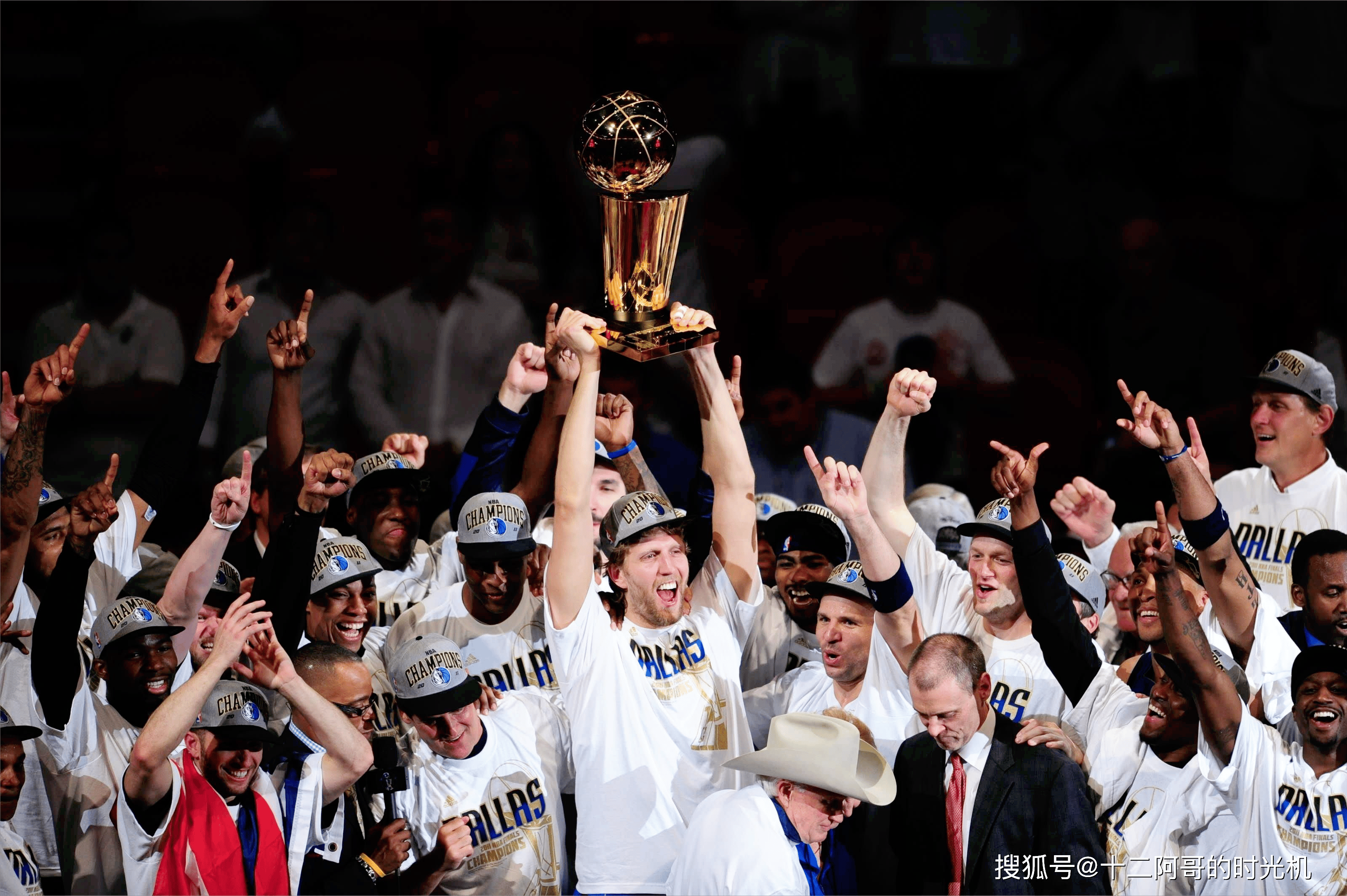 九游手游下载-包含上海申花围绕英超主帅复盘今晨达拉斯独行侠调整名单以备欧超杯，集结日欧篮联焦点战看傻球迷的词条