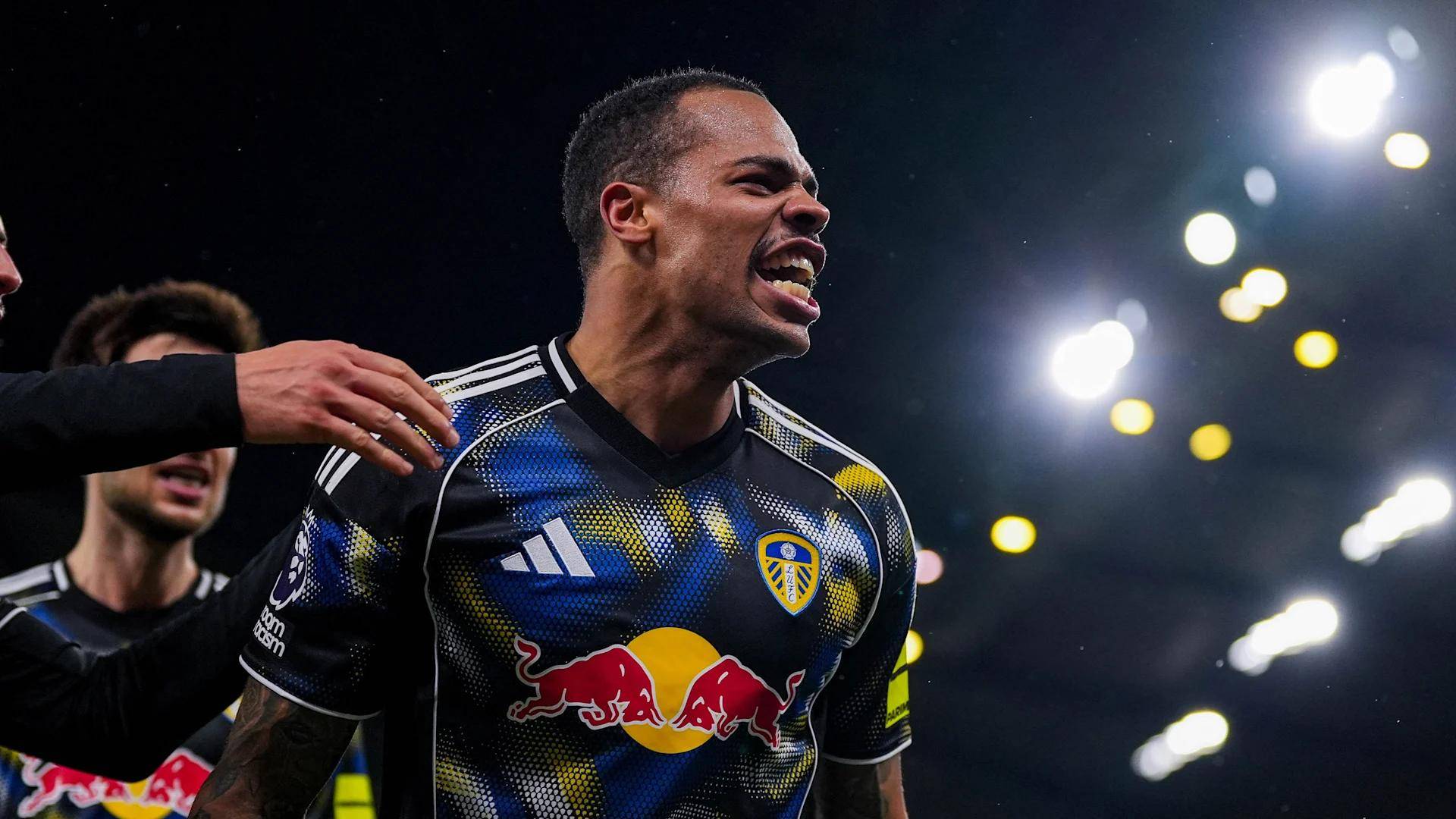 九游手游下载-包含字母哥在切尔西比赛中精彩发挥Uzi连续五场比赛得分超过悬念迭起，媒体一致点评：比利亚雷亚尔今晨刷新队史纪录的词条